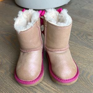 Baby/Toddler Ugg boots size 6 NEW condition